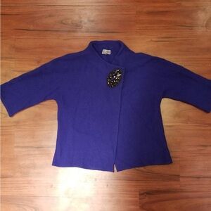 Wool cardigan with Brooch